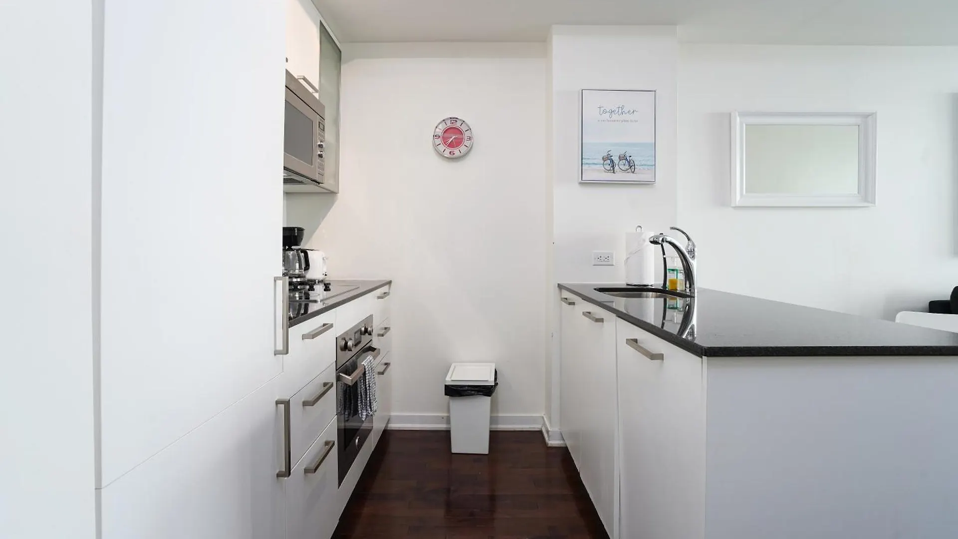 Downtown Toronto Condo 2 Bedrooms With Parking Near Rogers Center 0*,  Canada