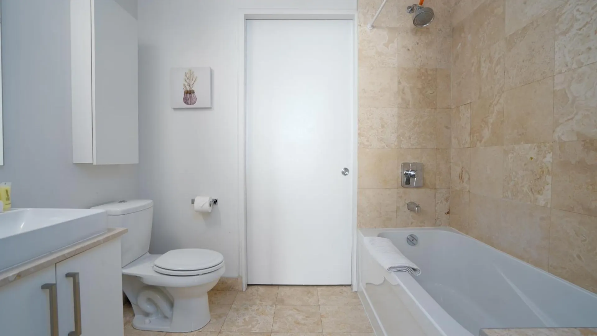 Downtown Toronto Condo 2 Bedrooms With Parking Near Rogers Center 0*,  Canada