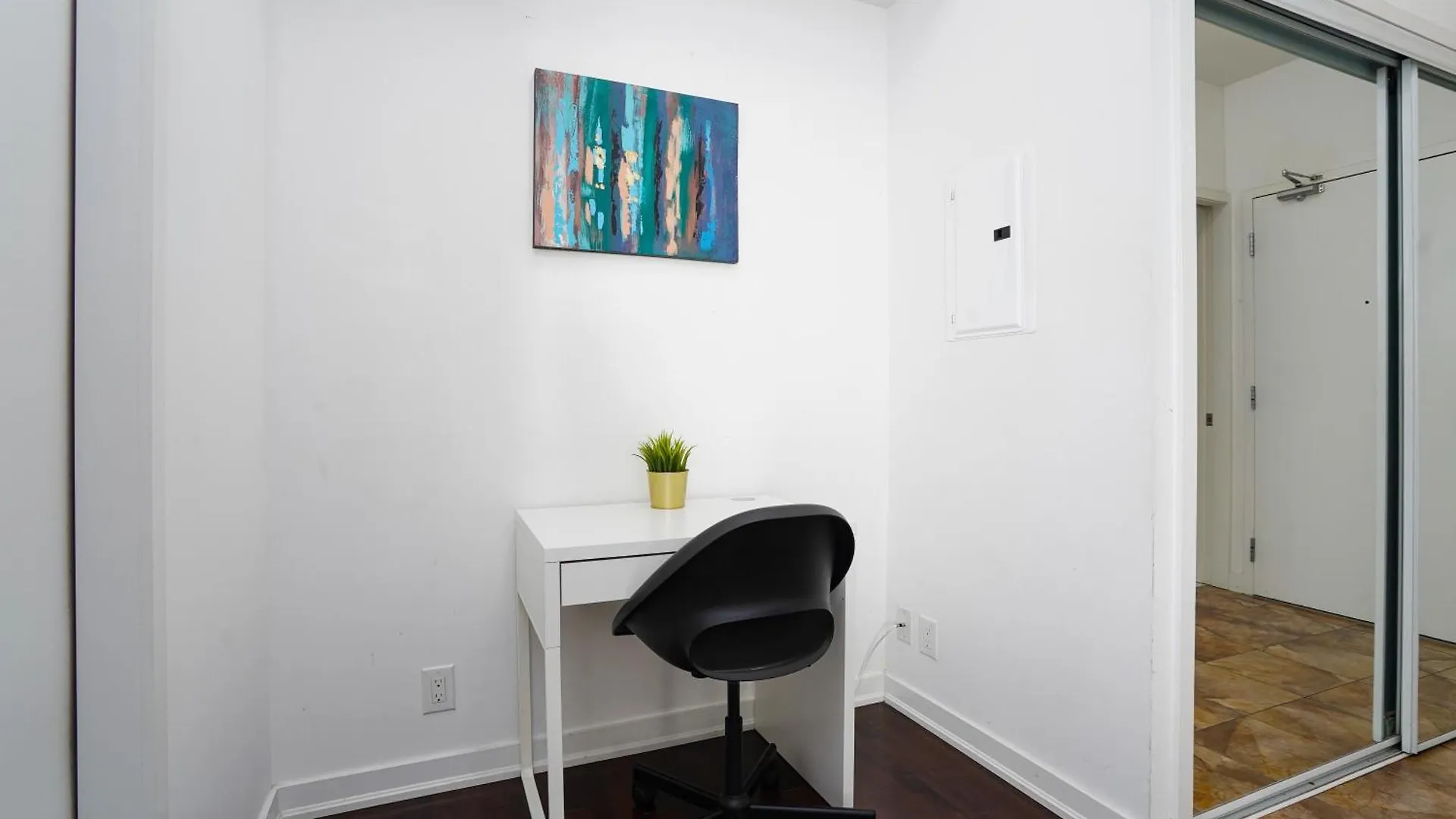 Downtown Toronto Condo 2 Bedrooms With Parking Near Rogers Center Apartment