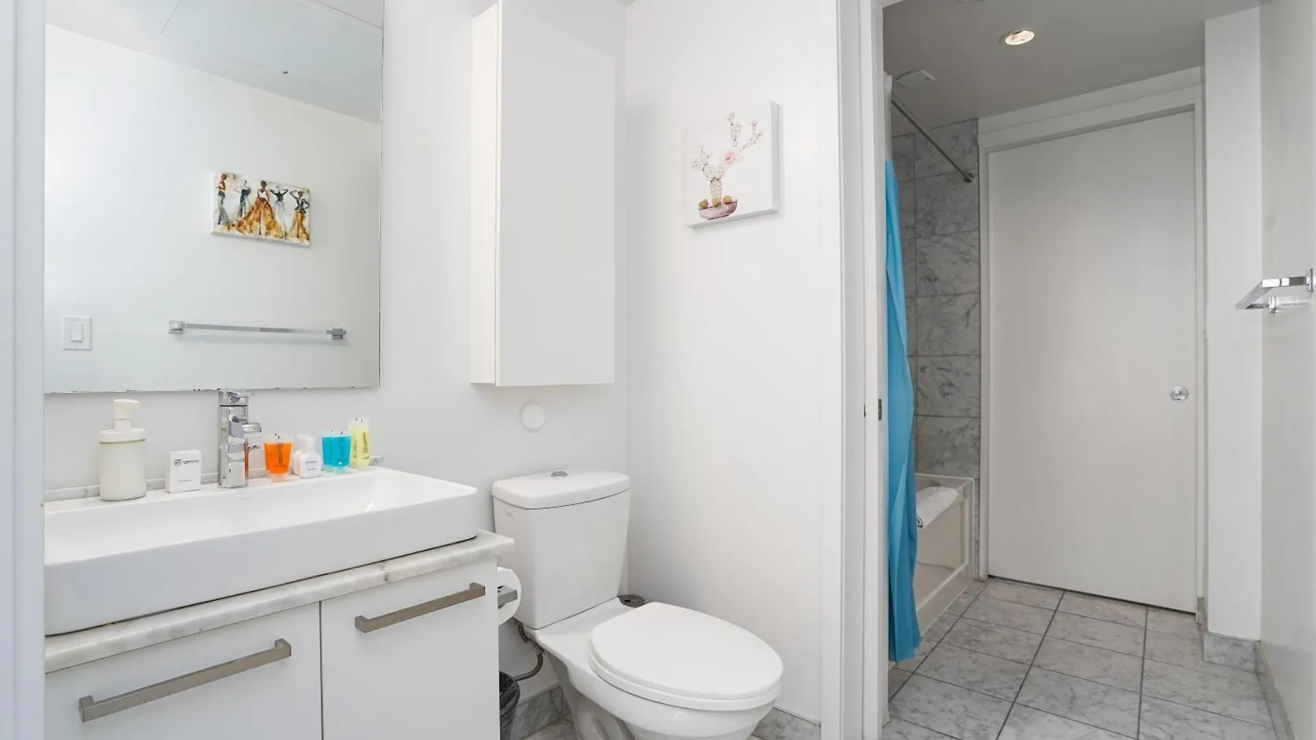 Downtown Toronto Condo 2 Bedrooms With Parking Near Rogers Center Apartment