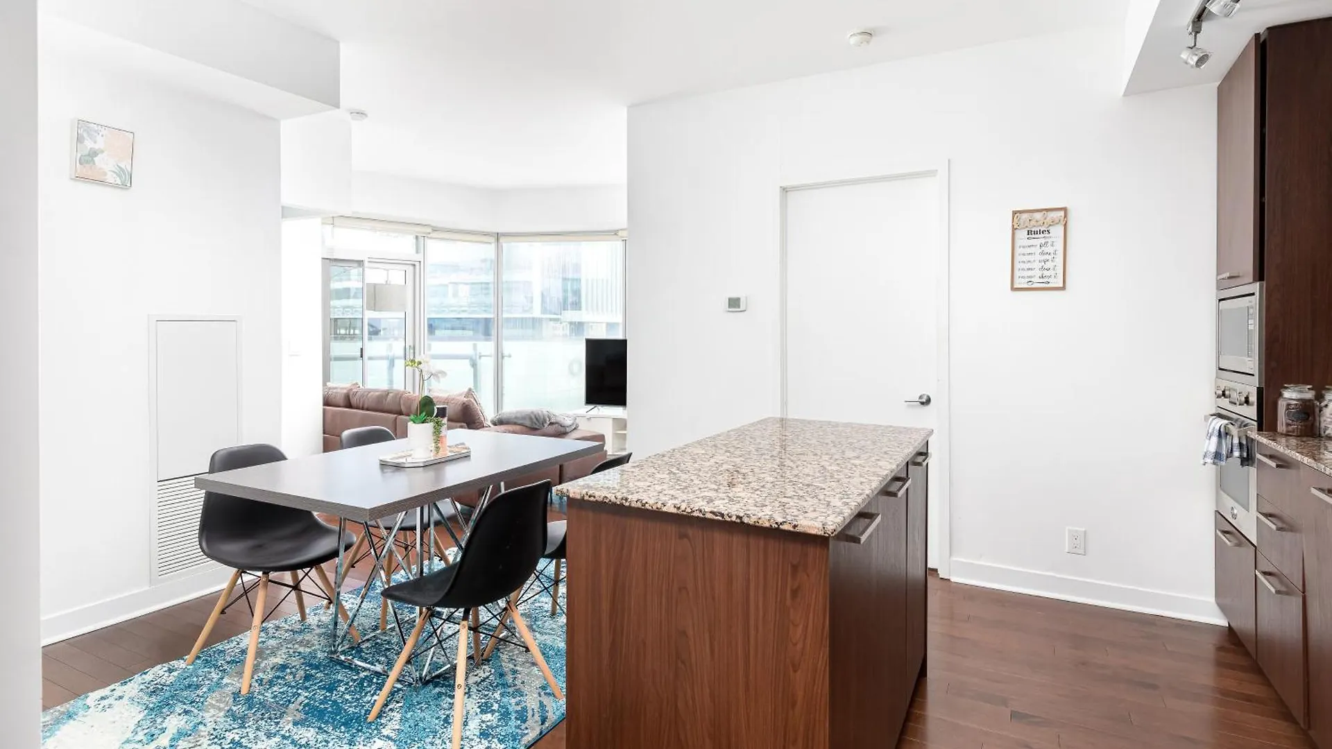 Apartment Downtown Toronto Condo 2 Bedrooms With Parking Near Rogers Center Canada