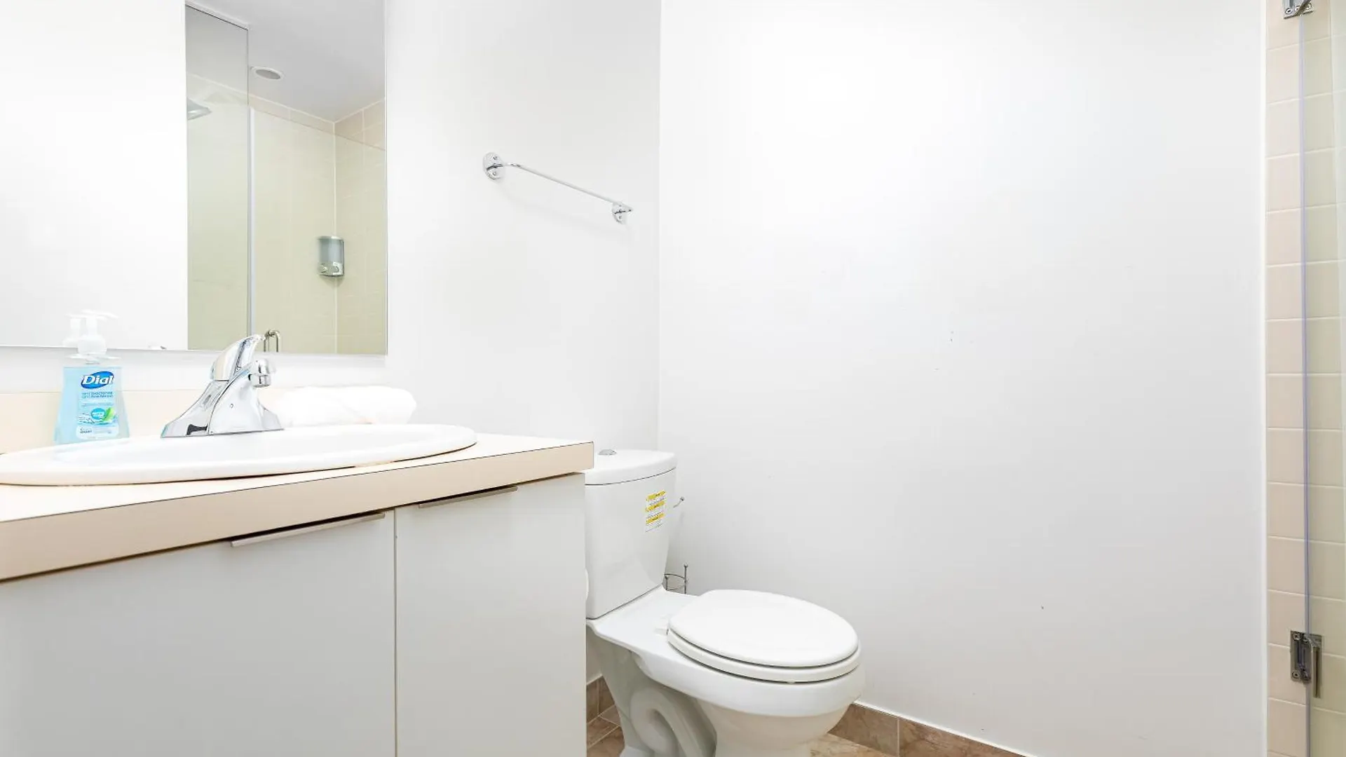 Apartment Downtown Toronto Condo 2 Bedrooms With Parking Near Rogers Center Canada