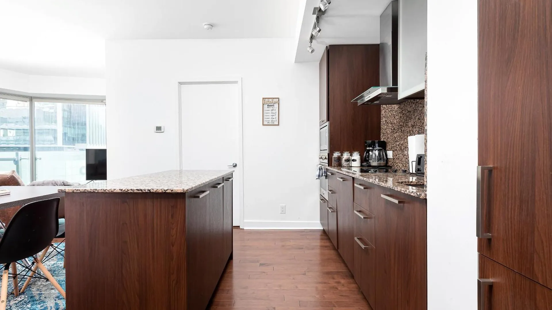 Downtown Toronto Condo 2 Bedrooms With Parking Near Rogers Center 0*,