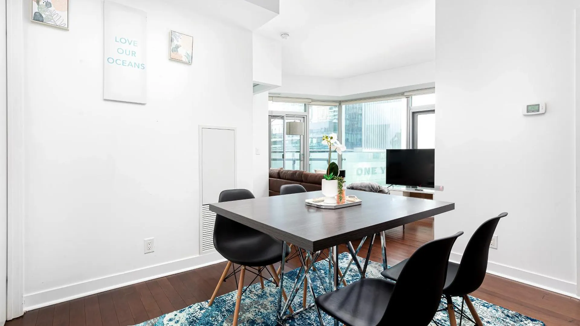 Downtown Toronto Condo 2 Bedrooms With Parking Near Rogers Center Canada