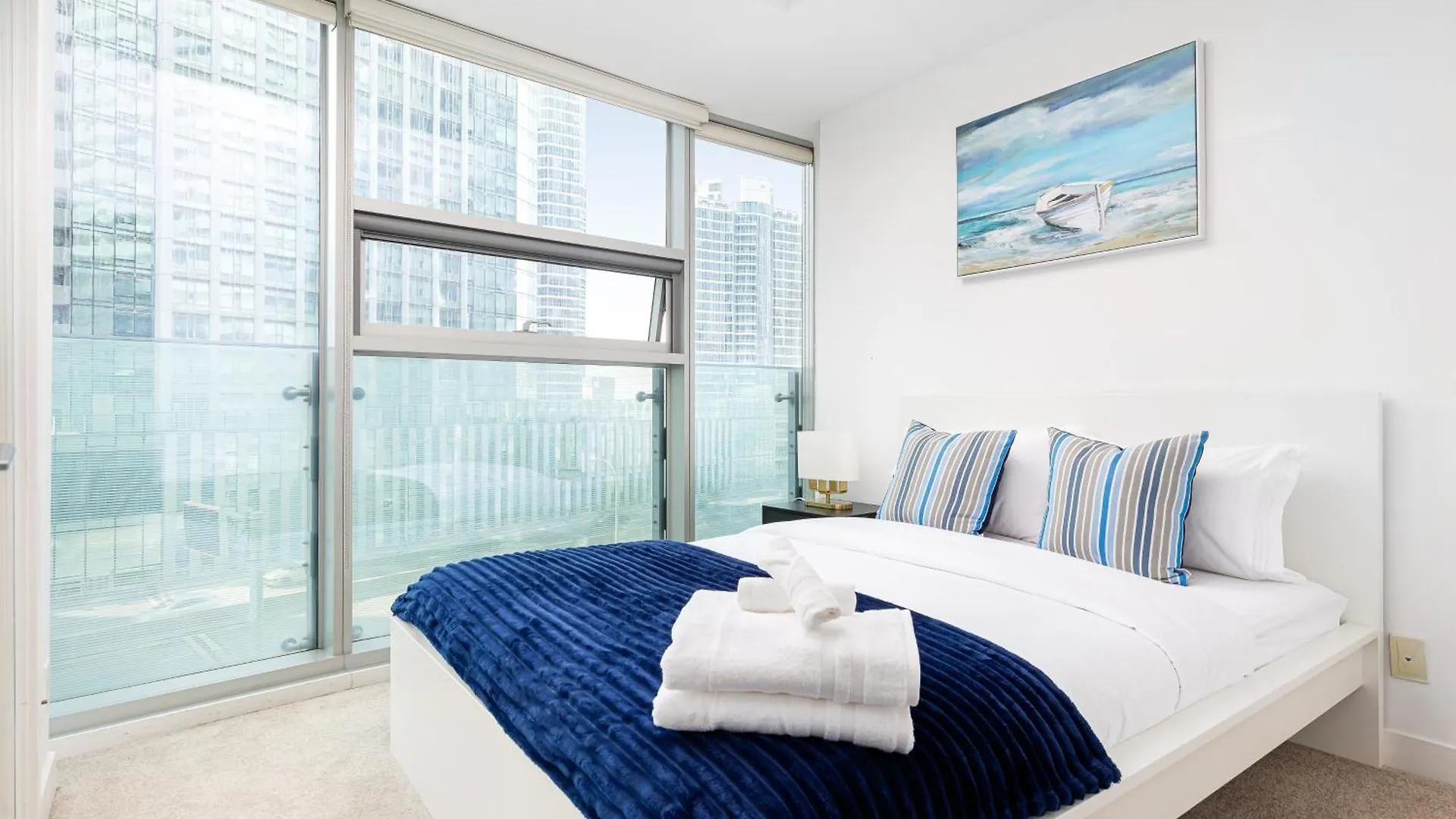 Apartment Downtown Toronto Condo 2 Bedrooms With Parking Near Rogers Center